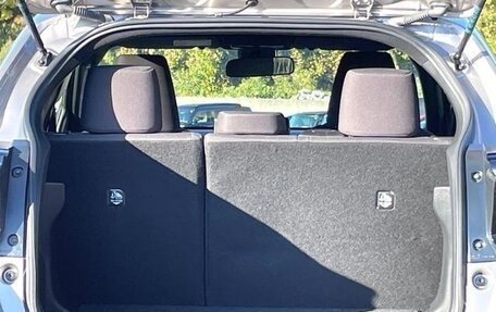 Toyota Yaris, 2022 год, 989 000 рублей, 20 фотография