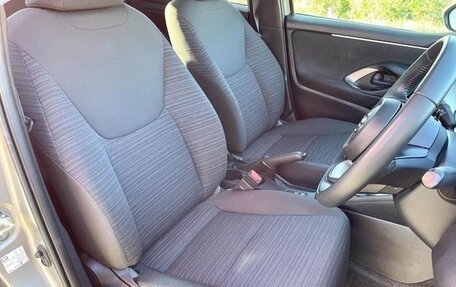 Toyota Yaris, 2022 год, 989 000 рублей, 16 фотография