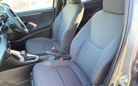 Toyota Yaris, 2022 год, 989 000 рублей, 23 фотография