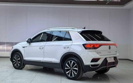 Volkswagen T-Roc I, 2023 год, 2 105 000 рублей, 4 фотография