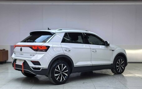 Volkswagen T-Roc I, 2023 год, 2 105 000 рублей, 5 фотография