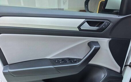 Volkswagen T-Roc I, 2023 год, 2 105 000 рублей, 14 фотография