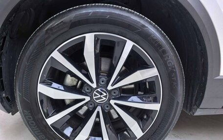 Volkswagen T-Roc I, 2023 год, 2 105 000 рублей, 19 фотография