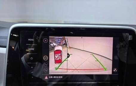 Volkswagen T-Roc I, 2023 год, 2 105 000 рублей, 24 фотография