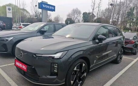 Volvo XC70, 2025 год, 8 800 000 рублей, 1 фотография