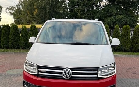Volkswagen Multivan T6 рестайлинг, 2017 год, 4 400 000 рублей, 3 фотография