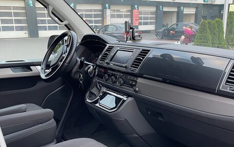 Volkswagen Multivan T6 рестайлинг, 2017 год, 4 400 000 рублей, 11 фотография