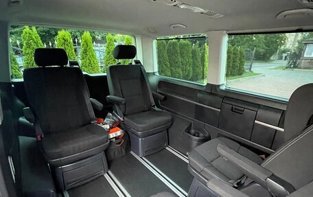 Volkswagen Multivan T6 рестайлинг, 2017 год, 4 400 000 рублей, 13 фотография