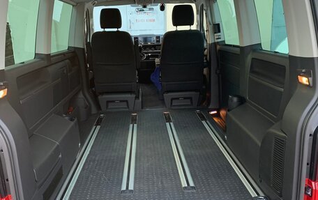 Volkswagen Multivan T6 рестайлинг, 2017 год, 4 400 000 рублей, 15 фотография