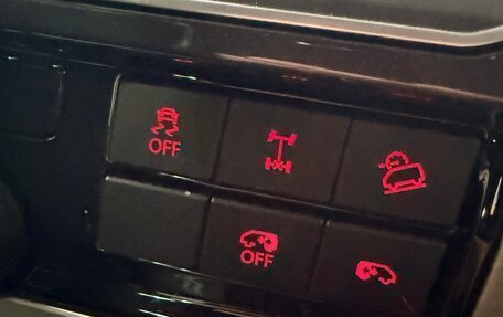 Volkswagen Multivan T6 рестайлинг, 2017 год, 4 400 000 рублей, 8 фотография