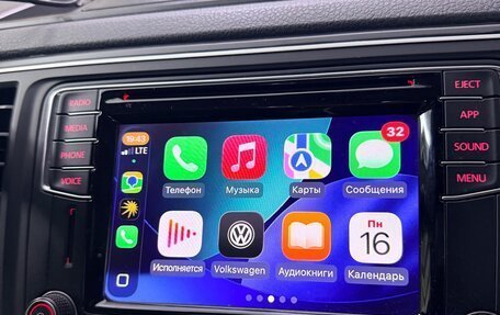 Volkswagen Multivan T6 рестайлинг, 2017 год, 4 400 000 рублей, 9 фотография