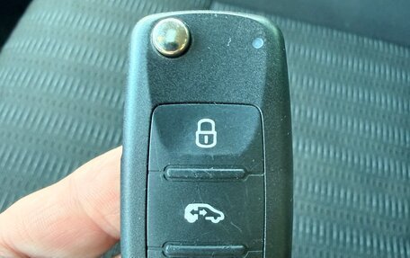 Volkswagen Multivan T6 рестайлинг, 2017 год, 4 400 000 рублей, 27 фотография