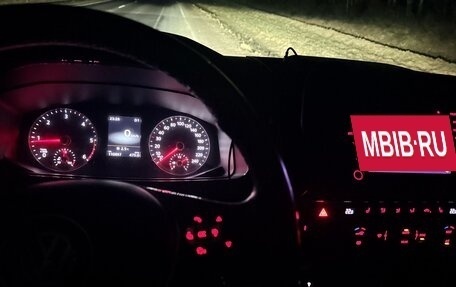 Volkswagen Multivan T6 рестайлинг, 2017 год, 4 400 000 рублей, 32 фотография