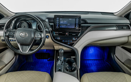 Toyota Camry, 2022 год, 3 188 000 рублей, 10 фотография