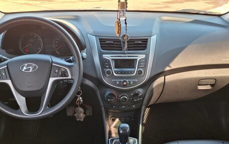 Hyundai Solaris II рестайлинг, 2016 год, 835 000 рублей, 3 фотография