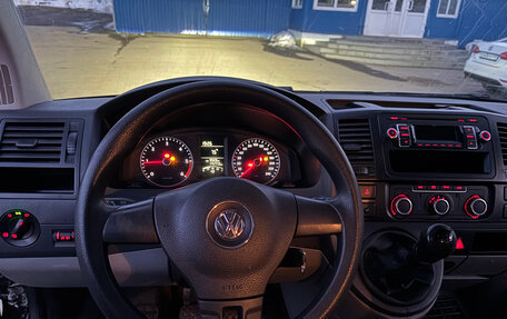 Volkswagen Caravelle T5, 2014 год, 2 500 000 рублей, 6 фотография