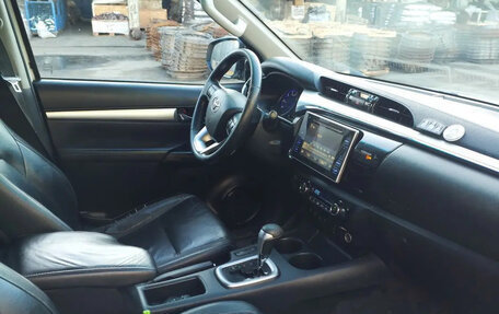 Toyota Hilux VIII, 2015 год, 2 400 000 рублей, 10 фотография