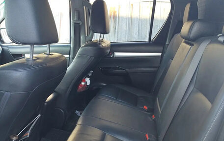 Toyota Hilux VIII, 2015 год, 2 400 000 рублей, 11 фотография