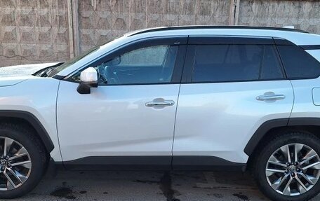 Toyota RAV4, 2019 год, 3 550 000 рублей, 2 фотография