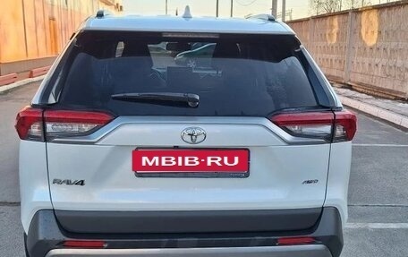 Toyota RAV4, 2019 год, 3 550 000 рублей, 4 фотография