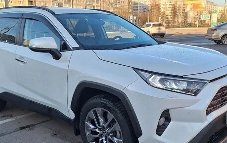 Toyota RAV4, 2019 год, 3 550 000 рублей, 7 фотография