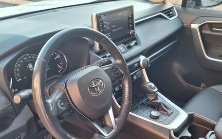 Toyota RAV4, 2019 год, 3 550 000 рублей, 12 фотография