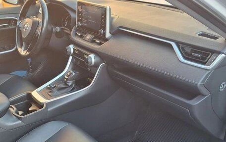 Toyota RAV4, 2019 год, 3 550 000 рублей, 13 фотография