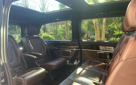 Mercedes-Benz V-Класс, 2018 год, 4 250 000 рублей, 4 фотография