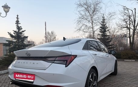 Hyundai Elantra, 2021 год, 2 000 000 рублей, 5 фотография