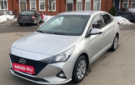 Hyundai Solaris II рестайлинг, 2021 год, 1 700 000 рублей, 5 фотография