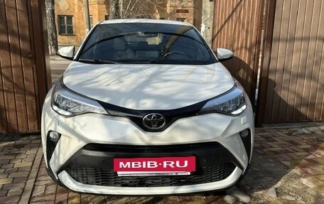 Toyota C-HR I рестайлинг, 2020 год, 2 700 000 рублей, 3 фотография
