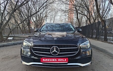 Mercedes-Benz E-Класс, 2021 год, 3 395 000 рублей, 2 фотография