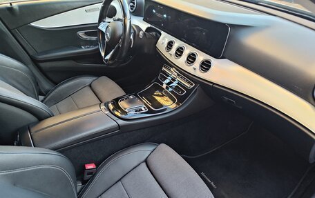 Mercedes-Benz E-Класс, 2021 год, 3 395 000 рублей, 29 фотография
