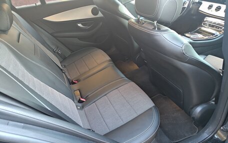 Mercedes-Benz E-Класс, 2021 год, 3 395 000 рублей, 30 фотография