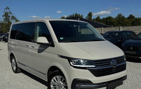 Volkswagen Multivan T6 рестайлинг, 2022 год, 4 700 000 рублей, 3 фотография