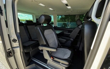 Volkswagen Multivan T6 рестайлинг, 2022 год, 4 700 000 рублей, 13 фотография