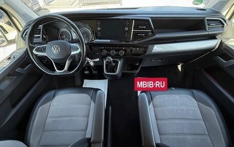 Volkswagen Multivan T6 рестайлинг, 2022 год, 4 700 000 рублей, 10 фотография