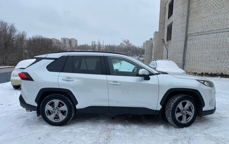 Toyota RAV4, 2019 год, 3 400 000 рублей, 2 фотография