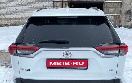 Toyota RAV4, 2019 год, 3 400 000 рублей, 8 фотография