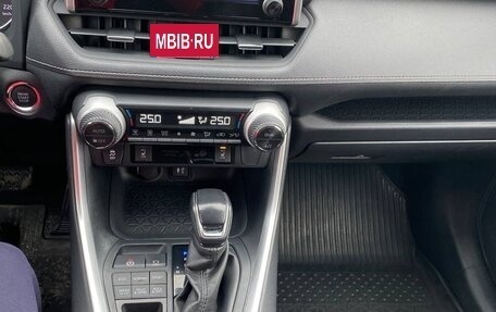 Toyota RAV4, 2019 год, 3 400 000 рублей, 6 фотография