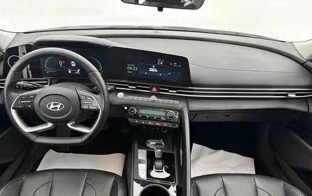 Hyundai Elantra, 2023 год, 1 350 000 рублей, 11 фотография