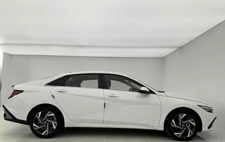 Hyundai Elantra, 2023 год, 1 350 000 рублей, 8 фотография