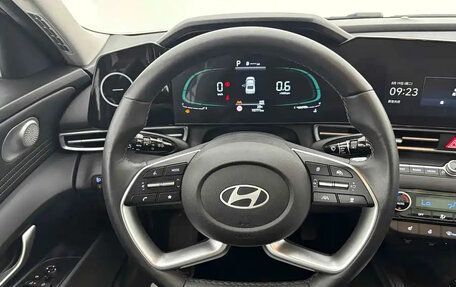 Hyundai Elantra, 2023 год, 1 350 000 рублей, 12 фотография