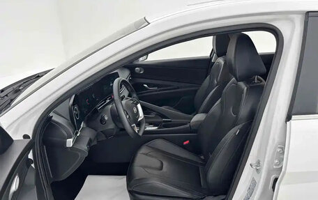 Hyundai Elantra, 2023 год, 1 350 000 рублей, 9 фотография