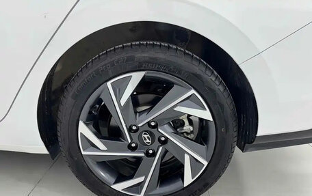 Hyundai Elantra, 2023 год, 1 350 000 рублей, 13 фотография