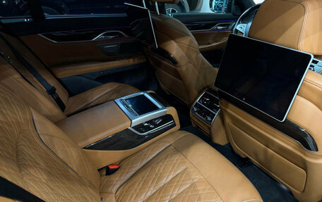 BMW 7 серия, 2021 год, 5 900 000 рублей, 19 фотография