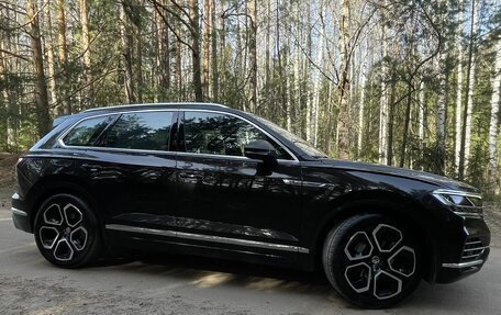 Volkswagen Touareg III, 2019 год, 4 340 000 рублей, 1 фотография