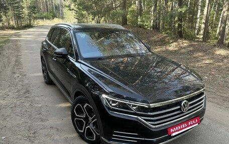 Volkswagen Touareg III, 2019 год, 4 340 000 рублей, 2 фотография