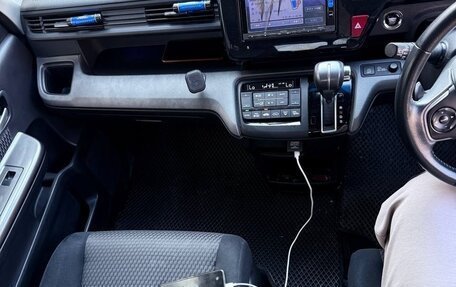 Honda Stepwgn IV, 2016 год, 1 600 000 рублей, 21 фотография