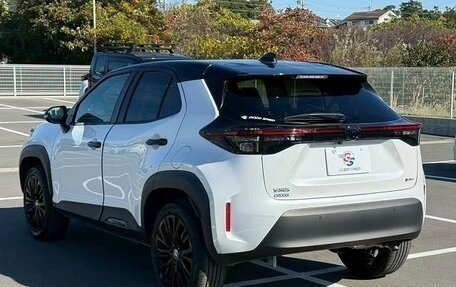 Toyota Yaris Cross, 2022 год, 1 580 000 рублей, 2 фотография